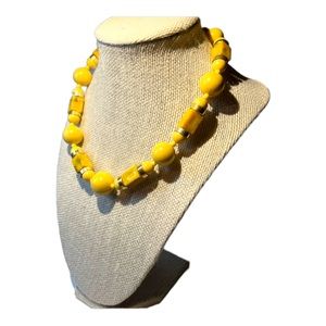 VINTAGE 1970s Yellow & Mustard Gold Chunky Beaded Necklace 8”
